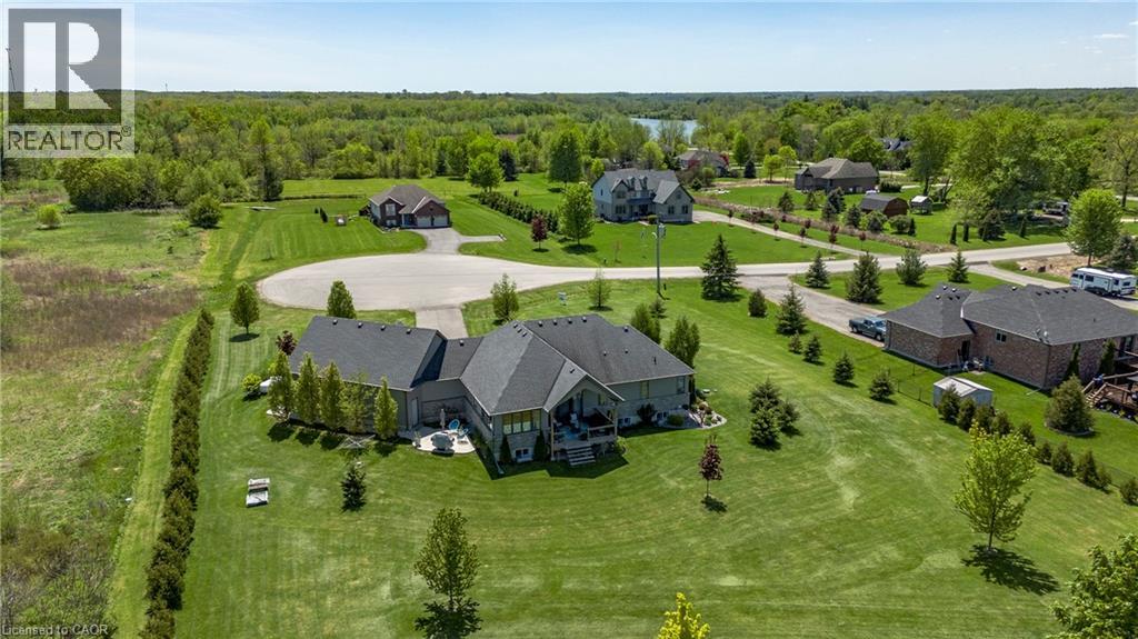 6 MACNEIL Court - 2