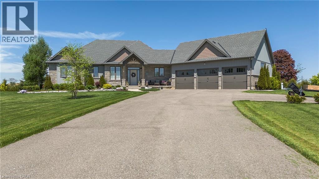 6 MACNEIL Court - 1