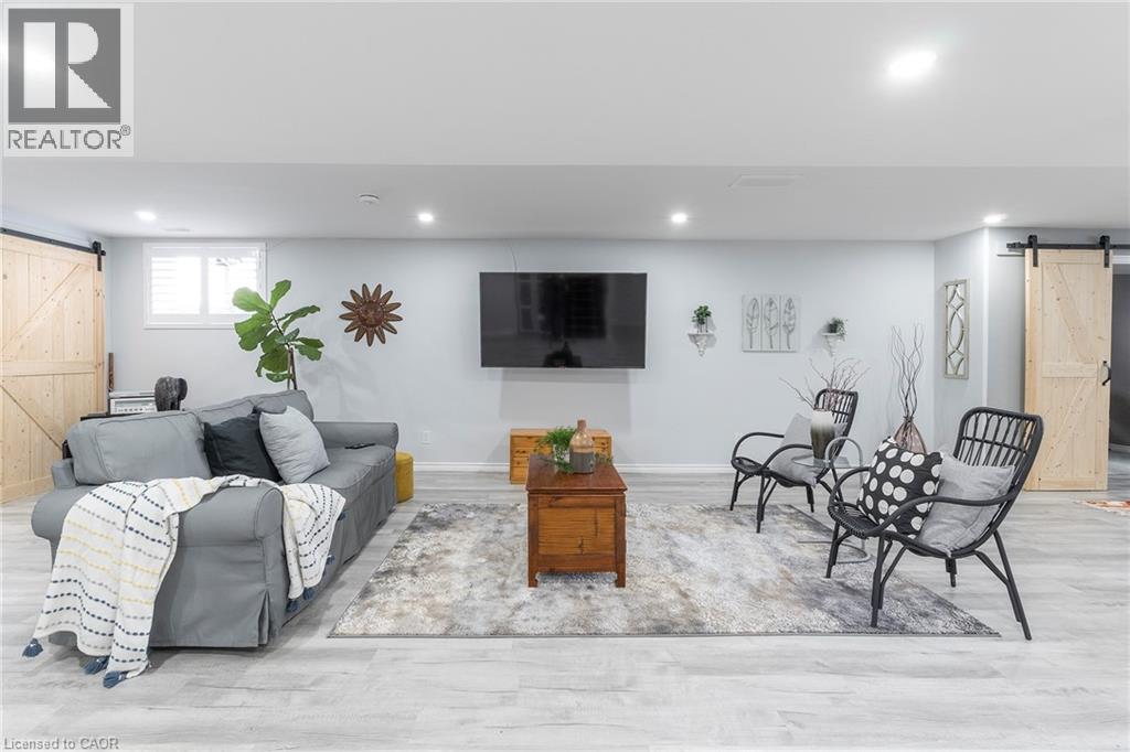 6 MACNEIL Court - 20