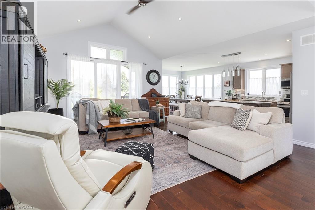 6 MACNEIL Court - 6
