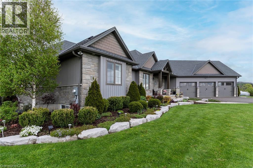 6 MACNEIL Court - 38
