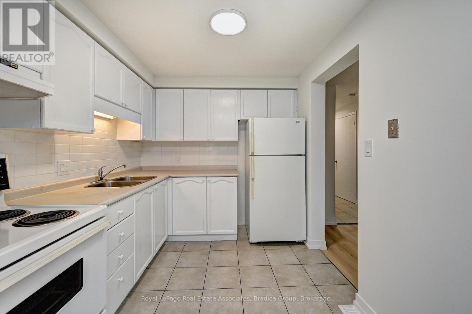16 HARTLEY COURT — photo 2
