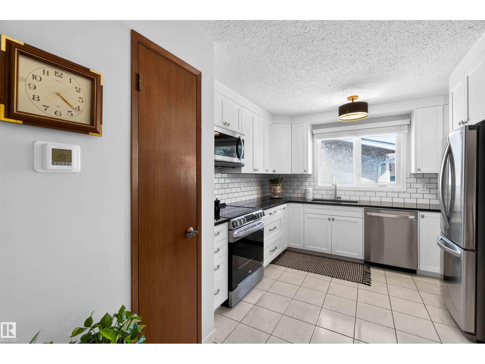 2428 142 AV NW - 20