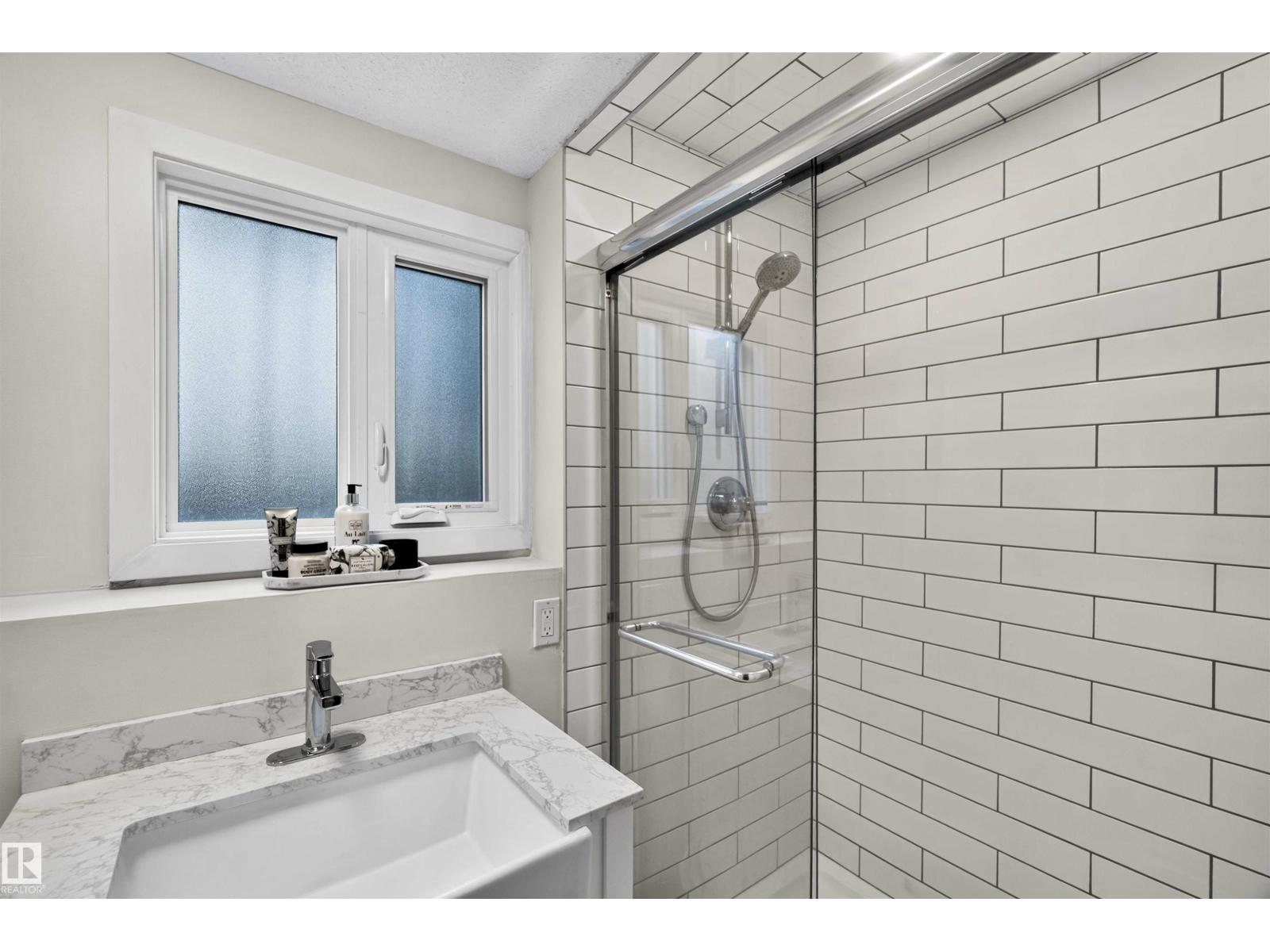 2428 142 AV NW - 60