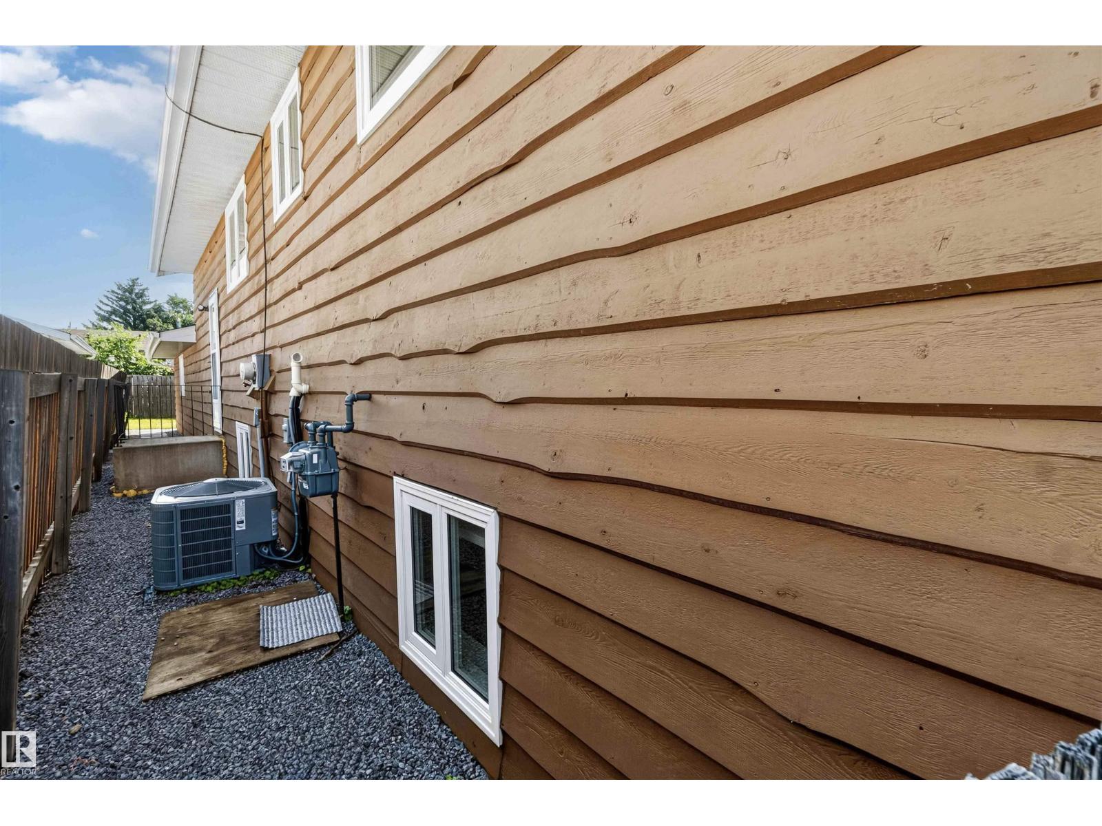 2428 142 AV NW - 64