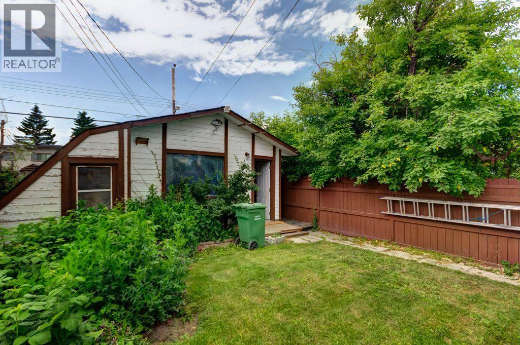 2009 41 Street SE, Forest Lawn, Calgary photo 4