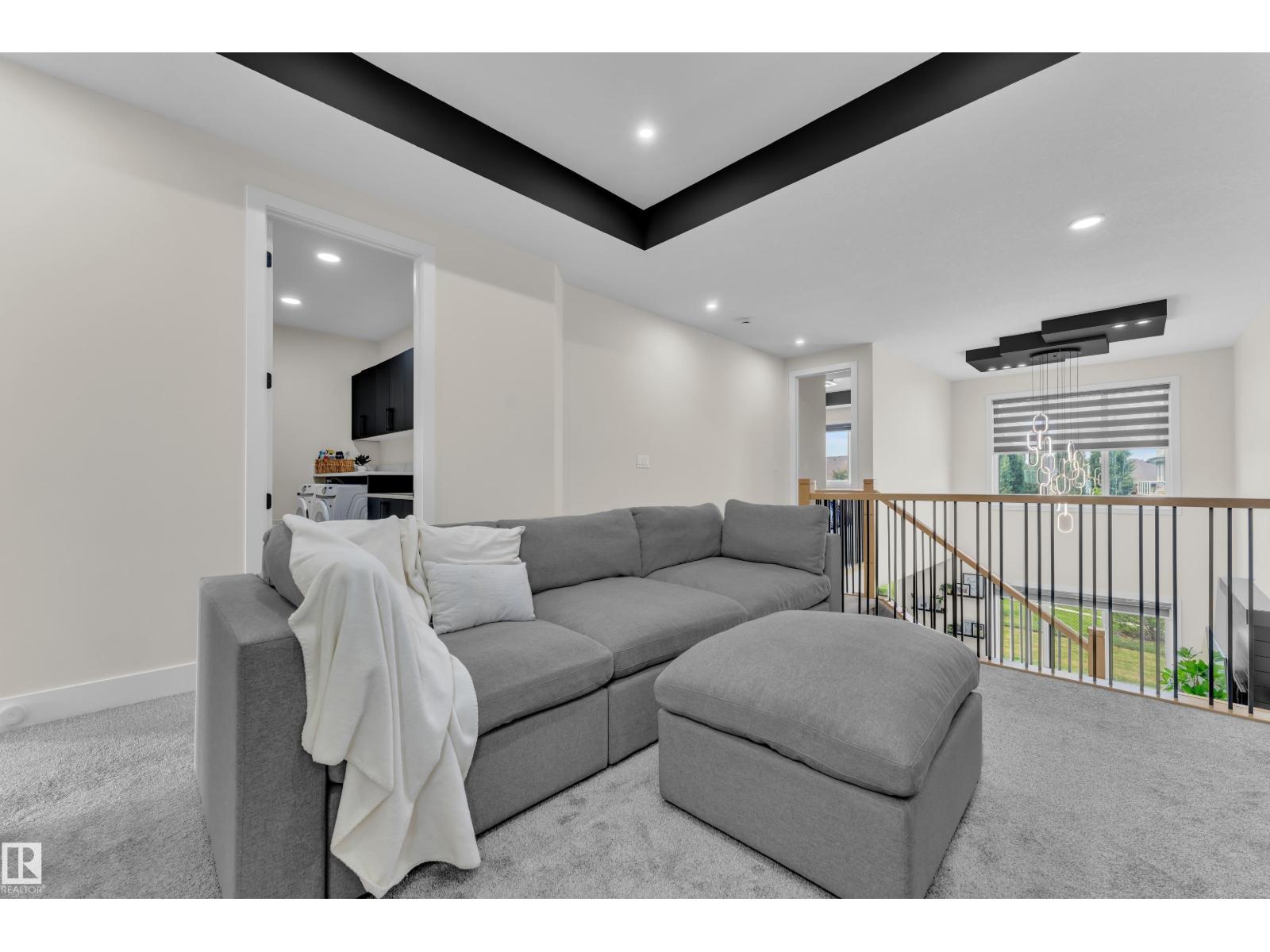 3924 41 AV - Image 25