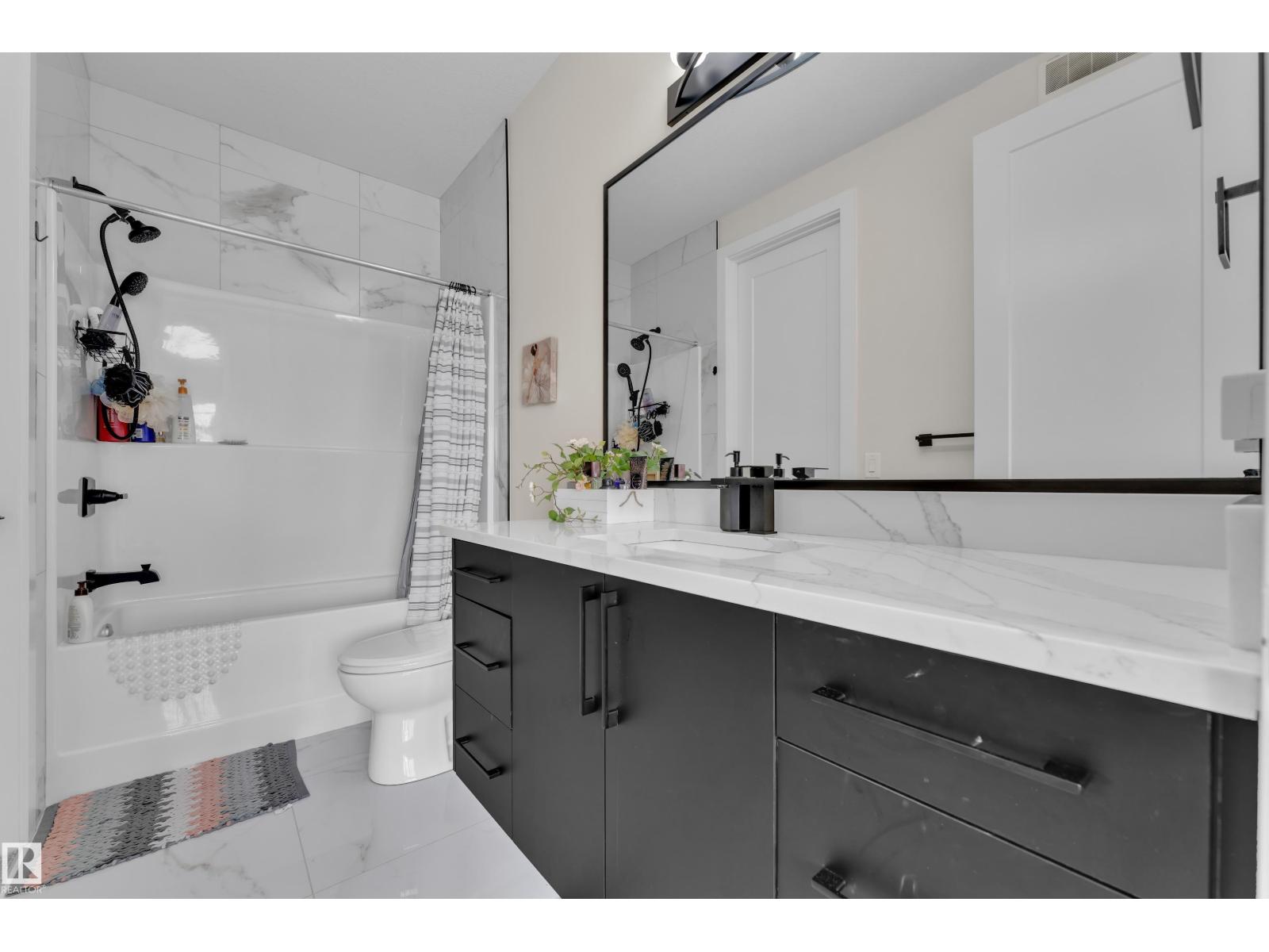 3924 41 AV - Image 34