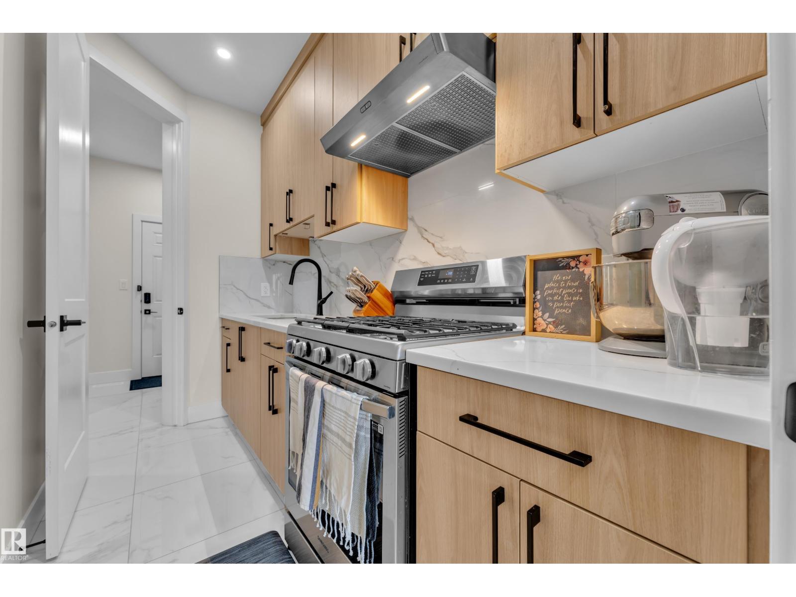 3924 41 AV - Image 13