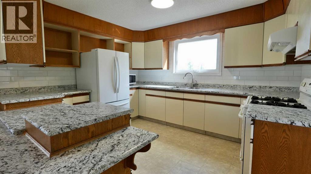 81574 Highway 744 - Image 17