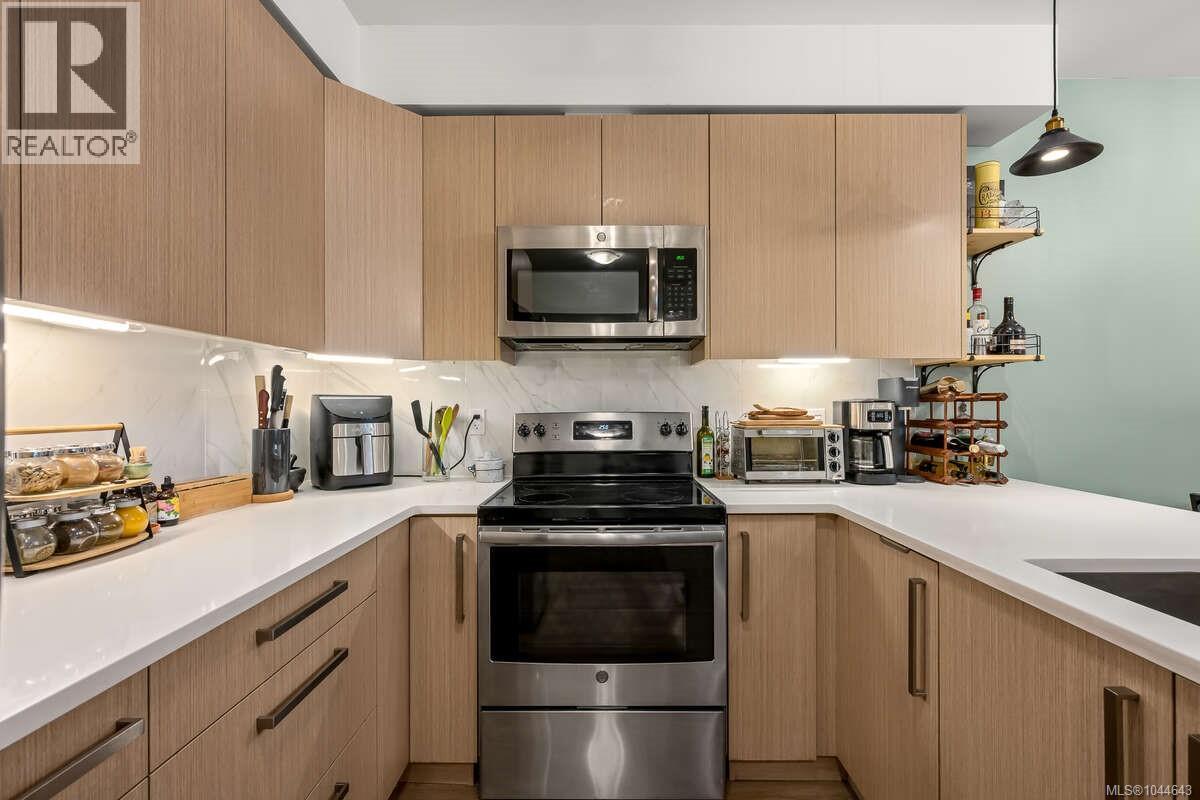 #101 3070 Kilpatrick Ave - 3