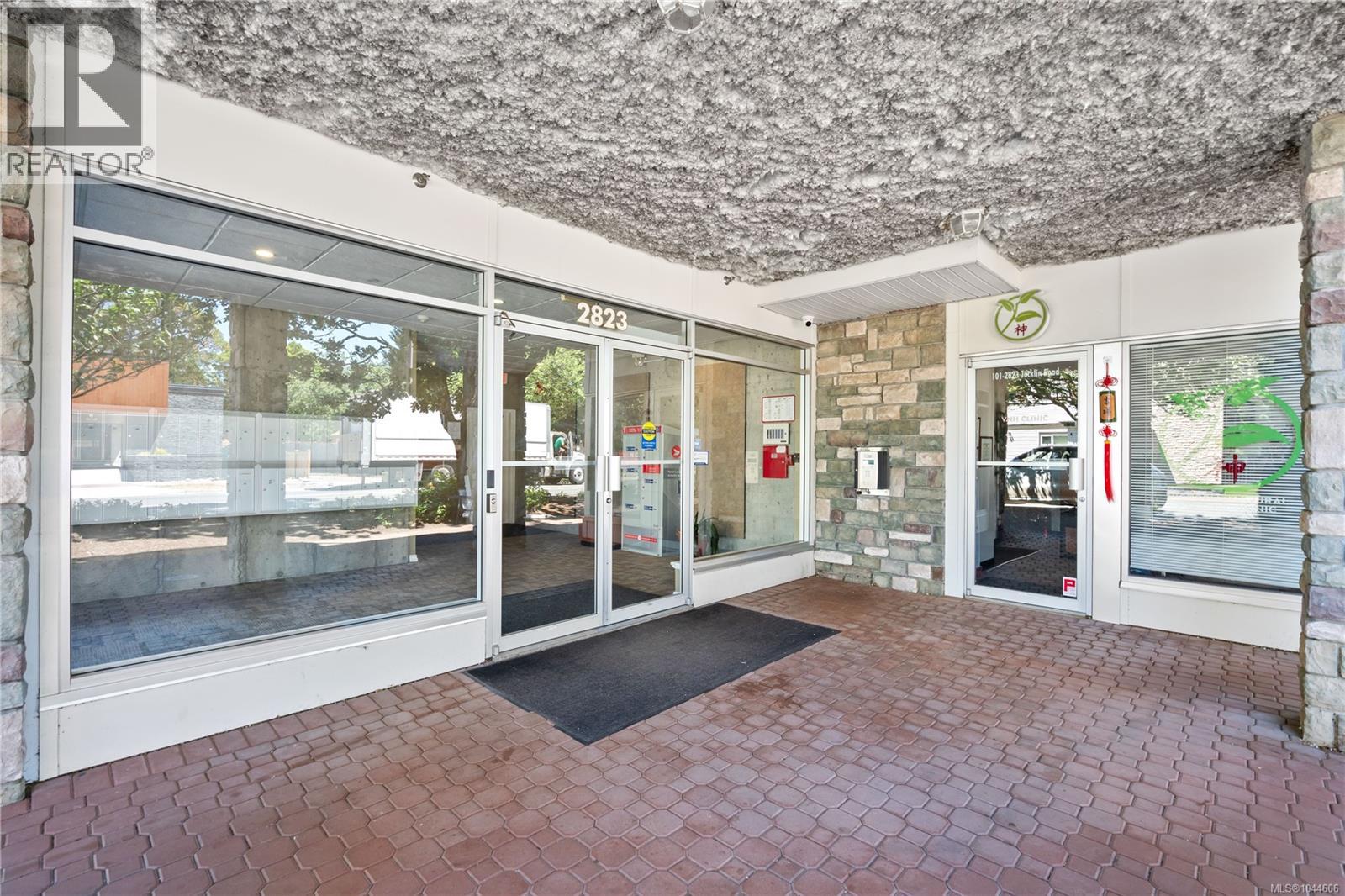 #405 2823 Jacklin Rd - 39