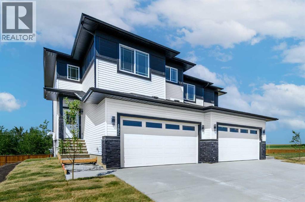 182 Lakewood Crescent - 1