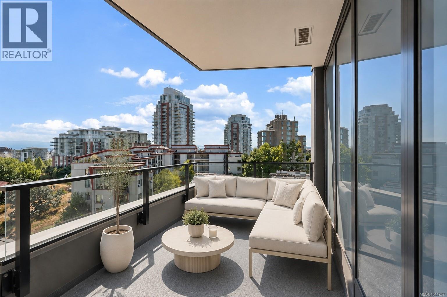 #905 369 Tyee Rd - 17