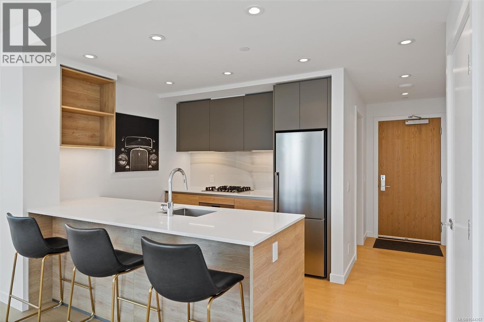 #905 369 Tyee Rd - 11