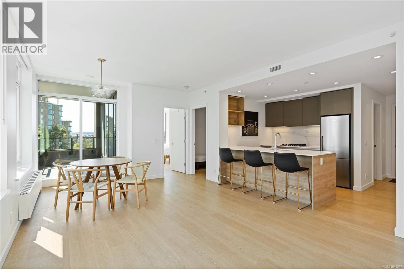 #905 369 Tyee Rd - 6
