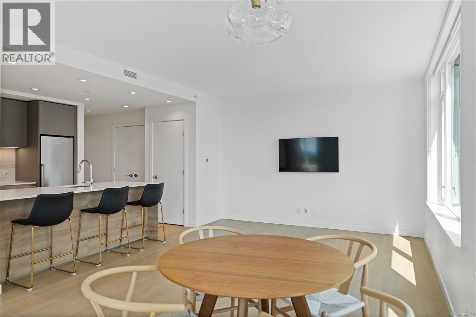 #905 369 Tyee Rd - 21