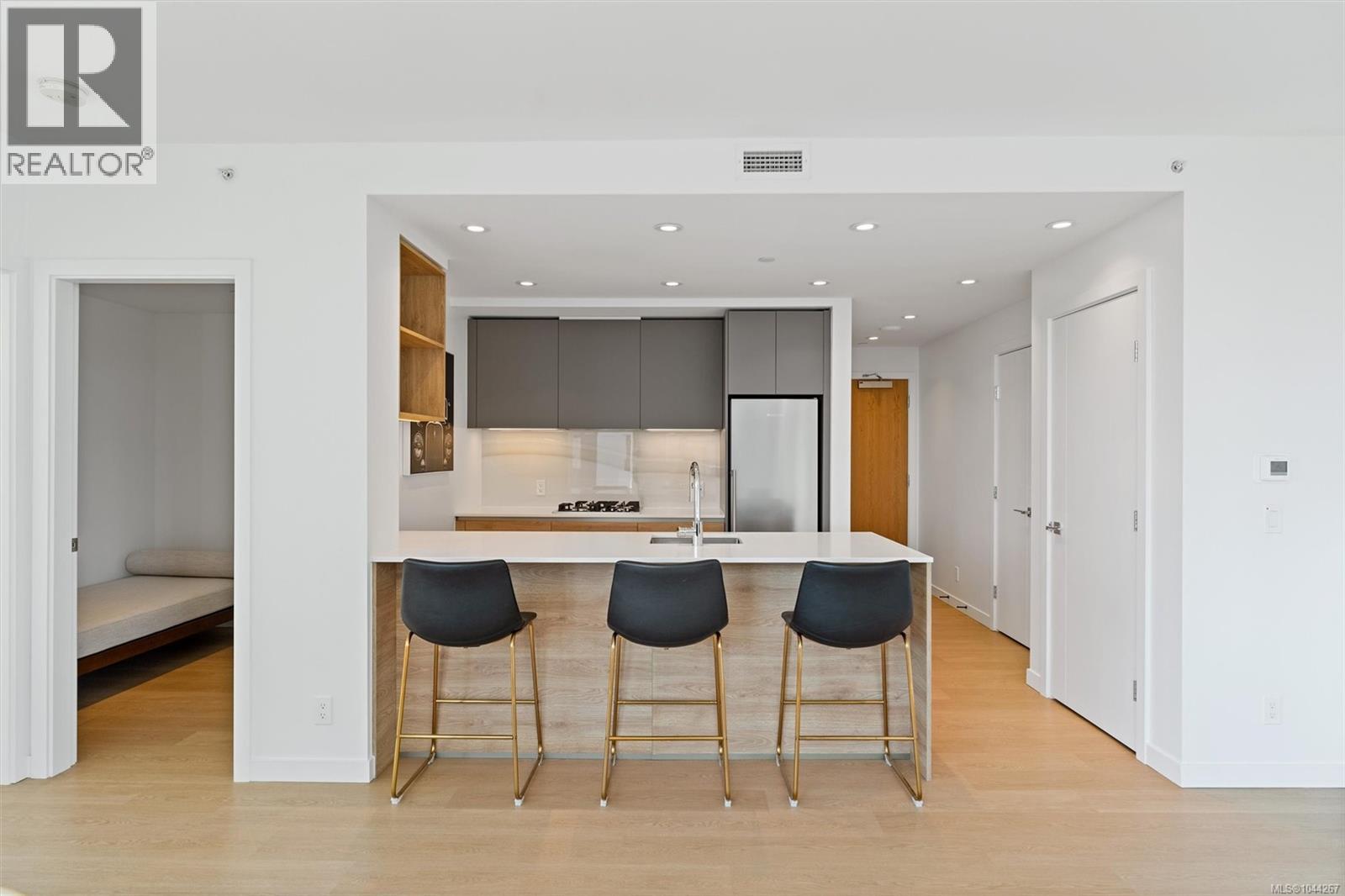 #905 369 Tyee Rd - 15