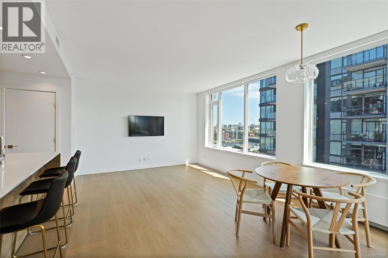 #905 369 Tyee Rd - 9