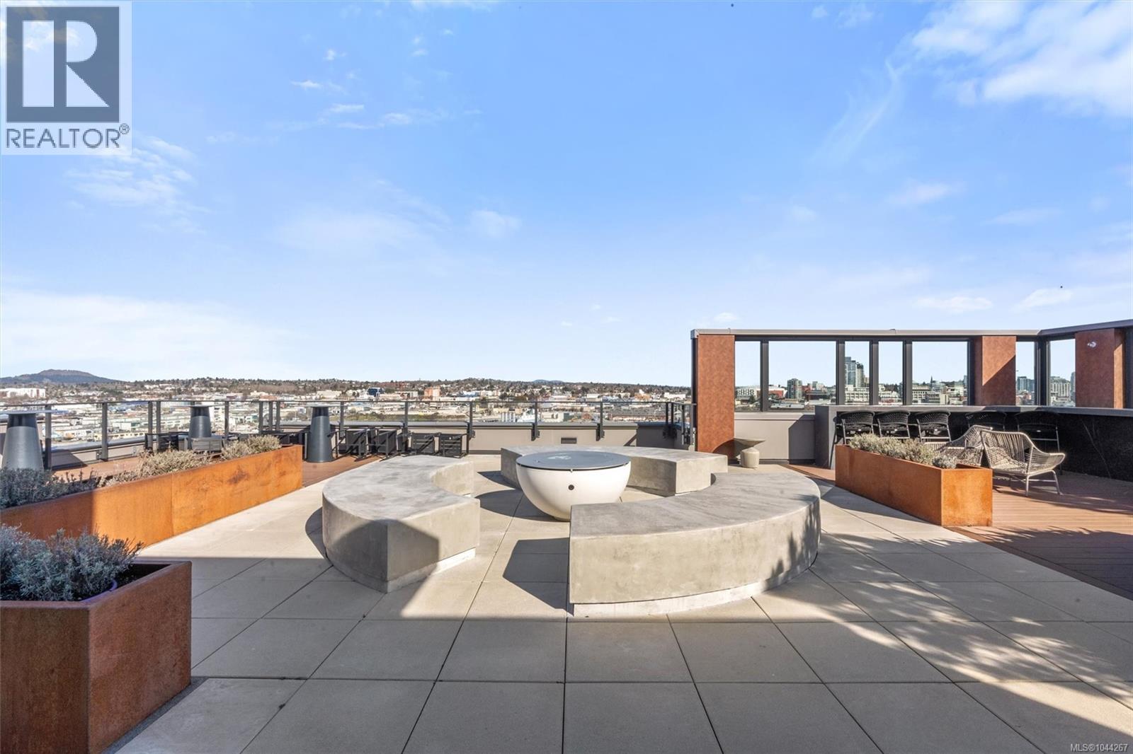 #905 369 Tyee Rd - 31
