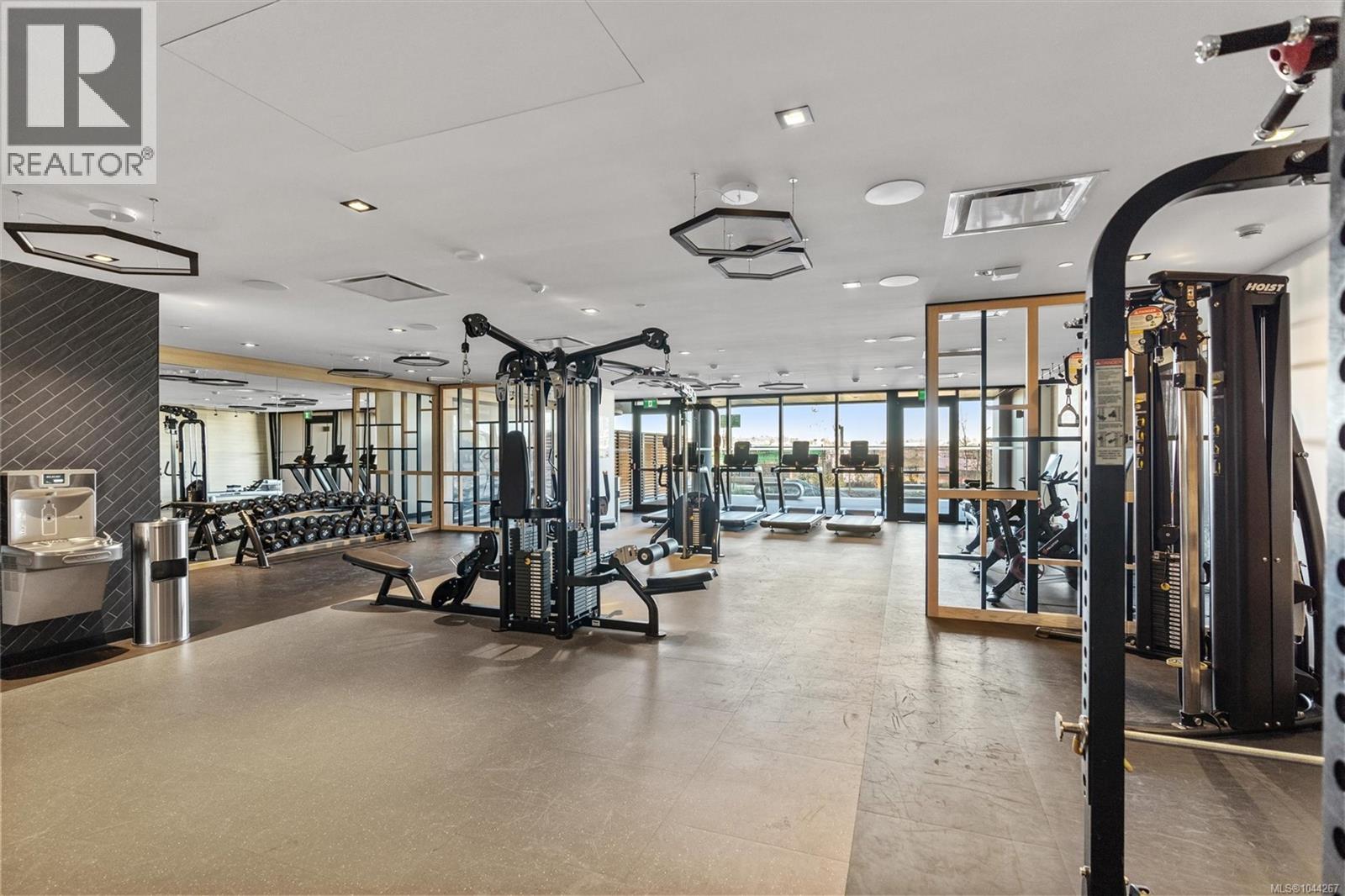 #905 369 Tyee Rd - 33