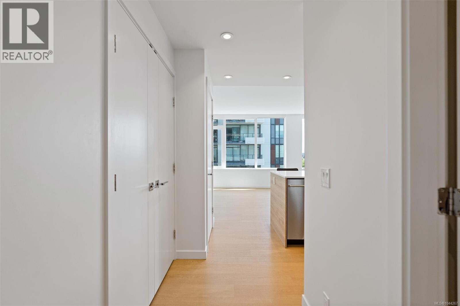#905 369 Tyee Rd - 26