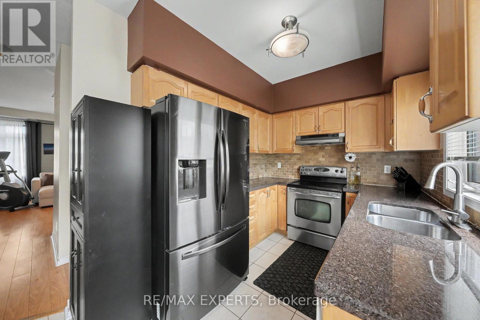 #194 7035 REXWOOD ROAD - 12