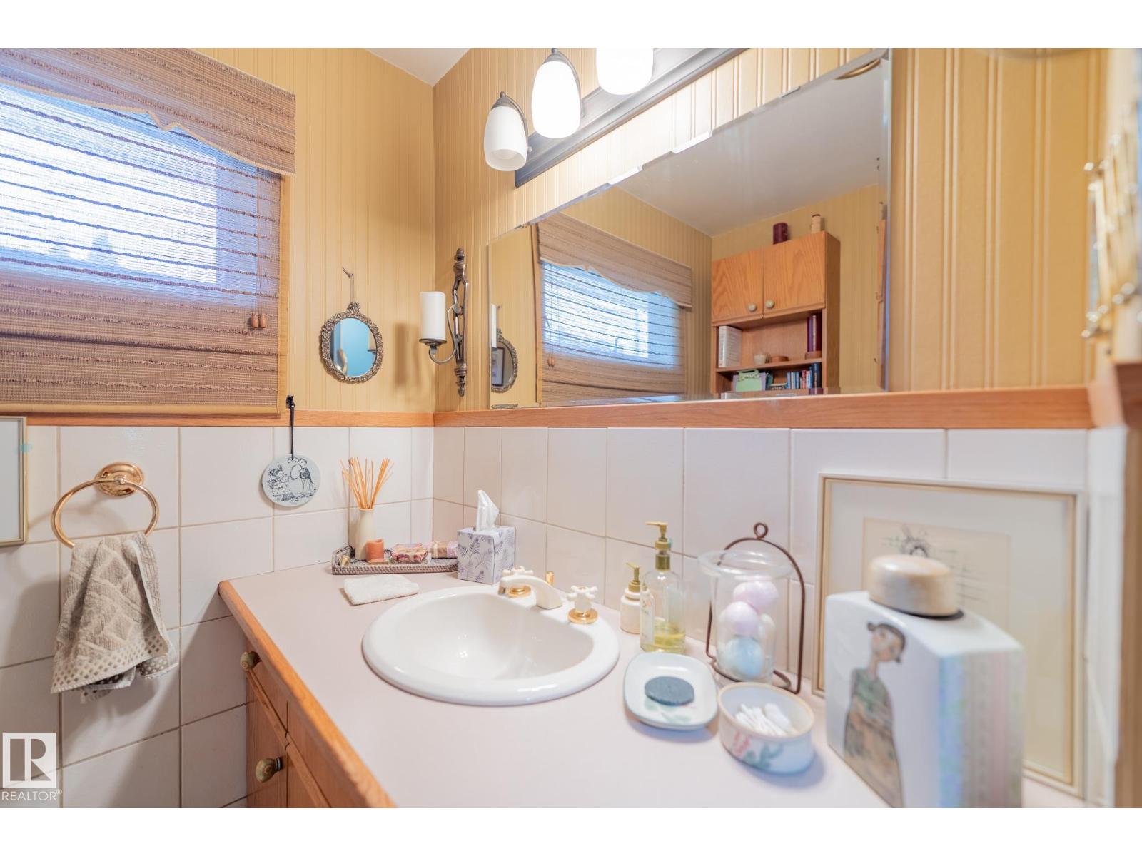 4707 105A AV NW - 18