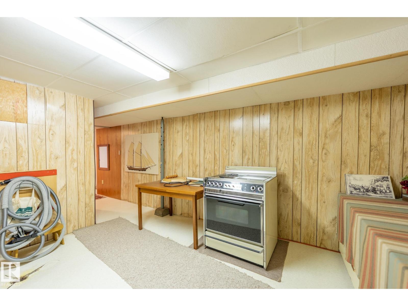 4707 105A AV NW - 40