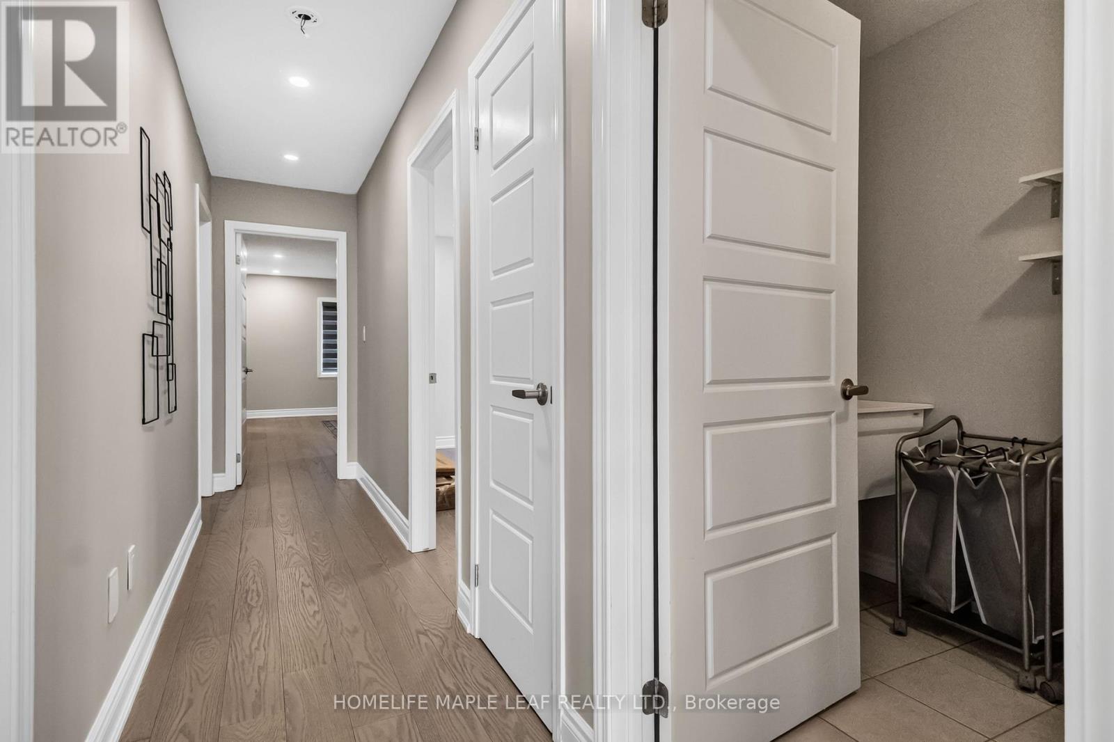 20 WANNAMAKER CRESCENT - 24