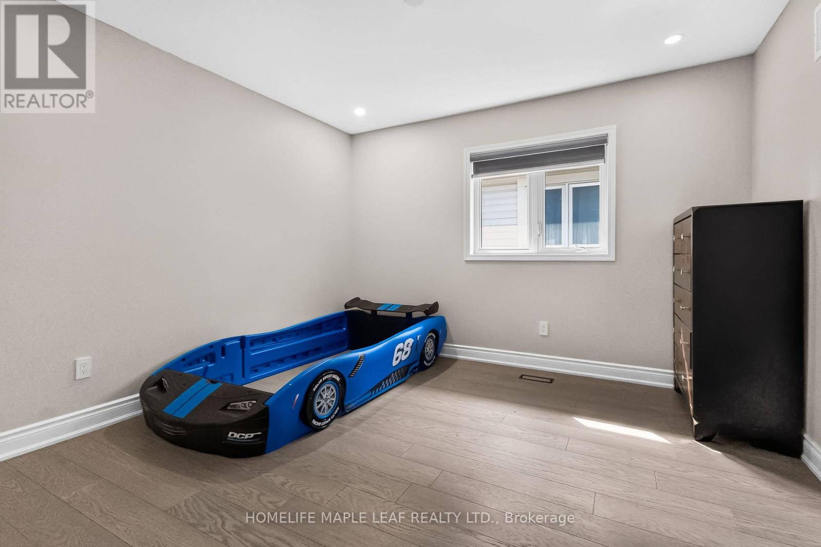 20 WANNAMAKER CRESCENT - 34