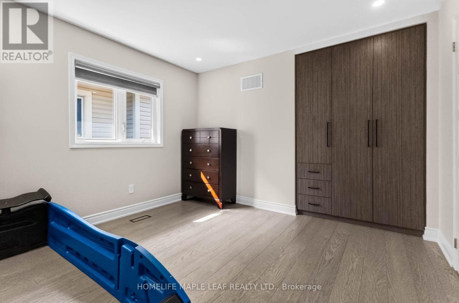 20 WANNAMAKER CRESCENT - 35
