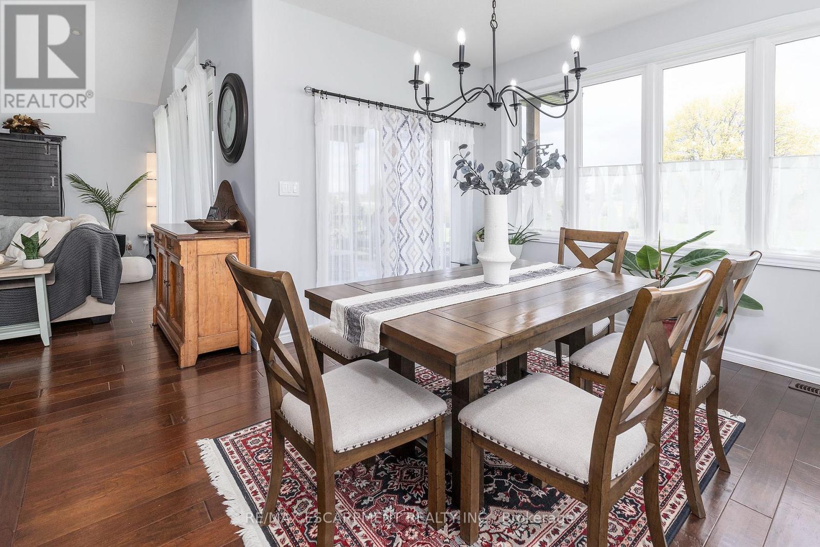 6 MACNEIL COURT - 12