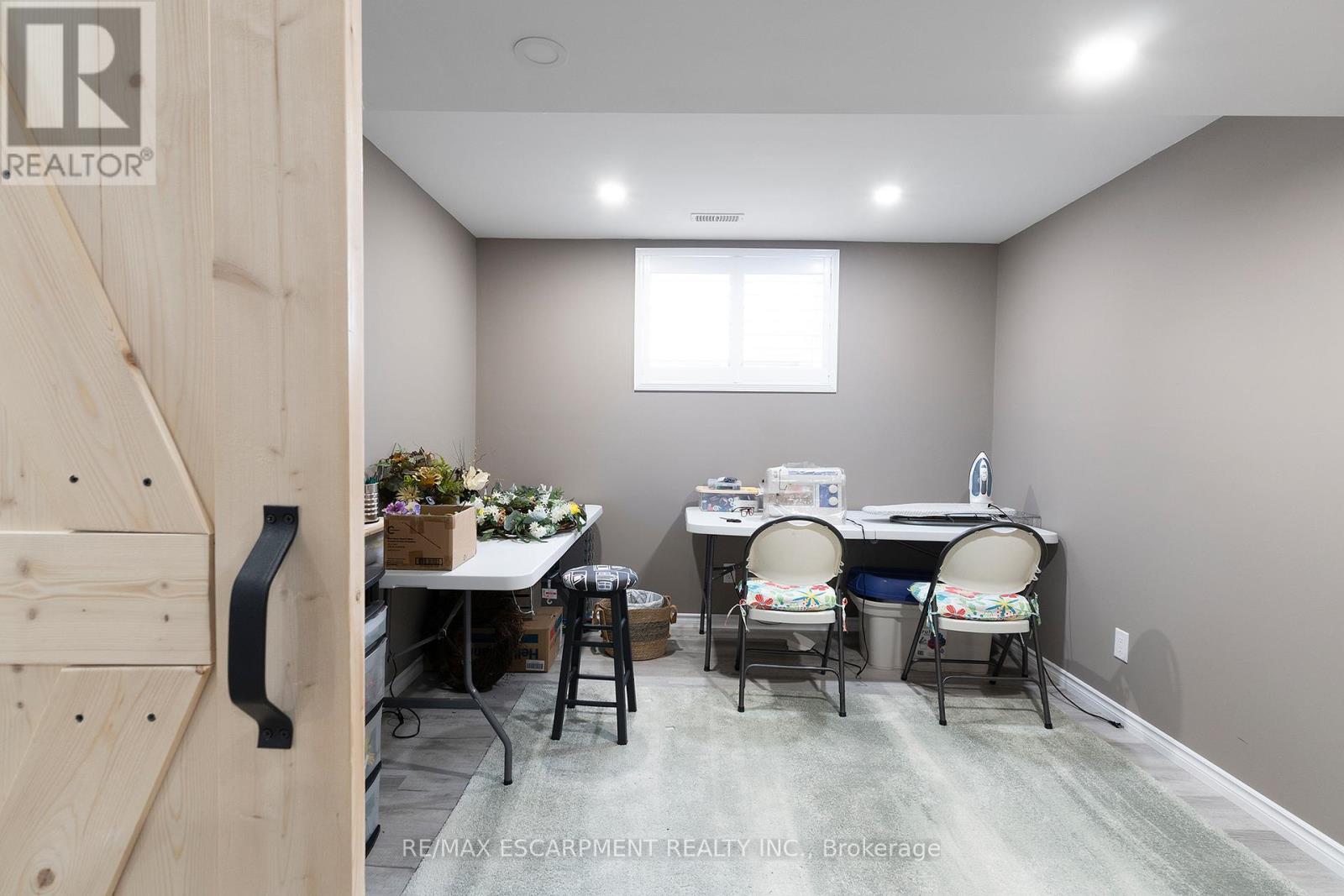 6 MACNEIL COURT - 23