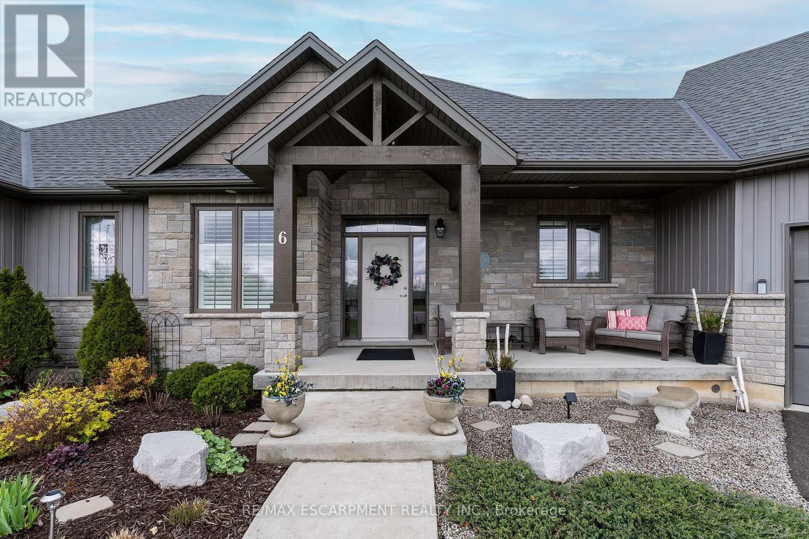 6 MACNEIL COURT - 3