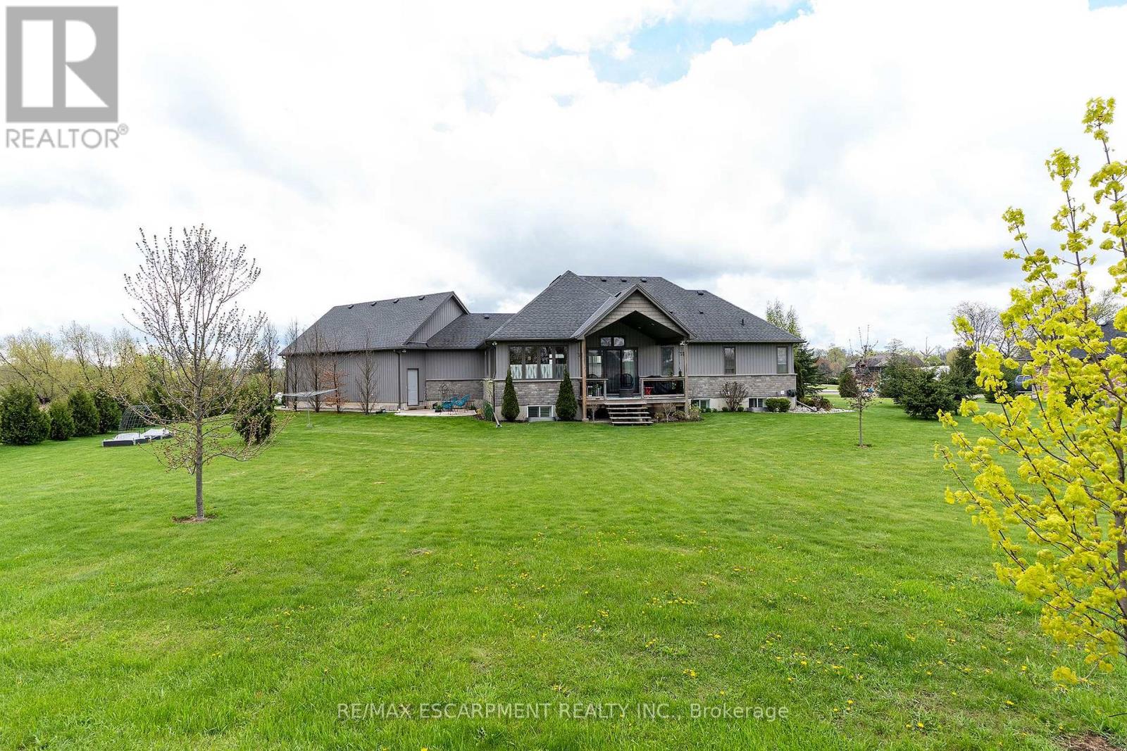 6 MACNEIL COURT - 31