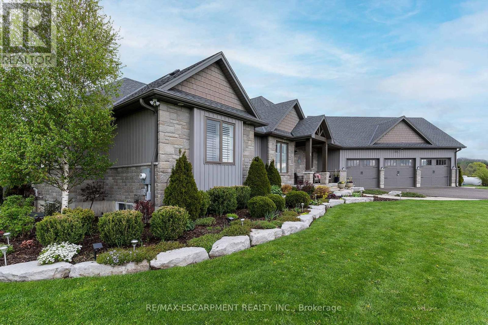 6 MACNEIL COURT - Image 38