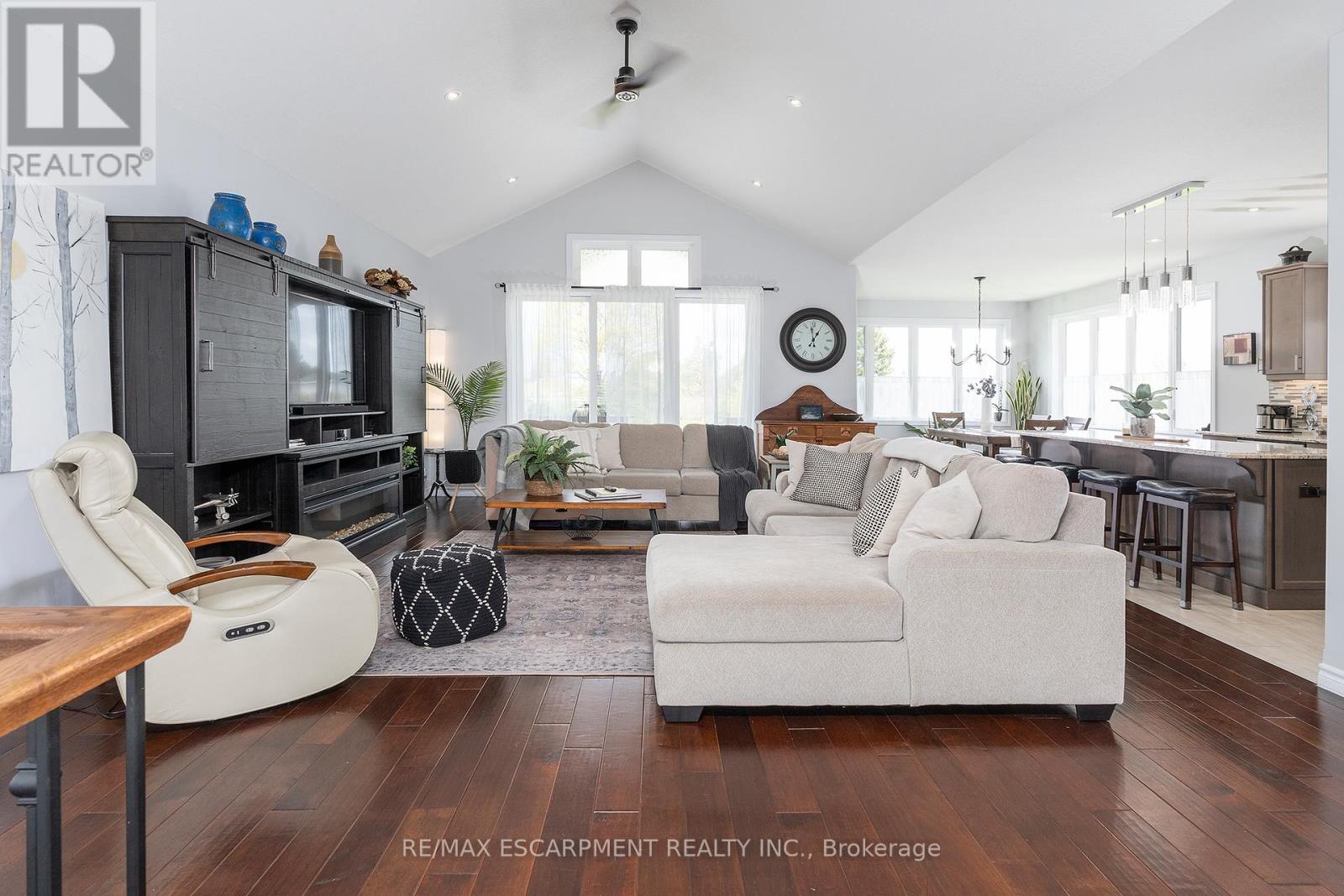 6 MACNEIL COURT - Image 5