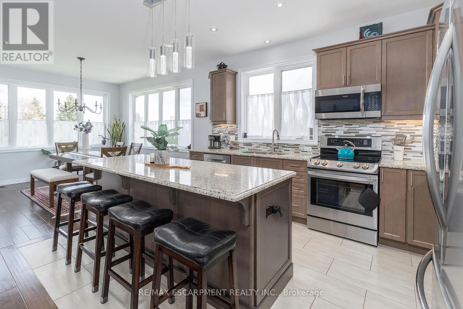 6 MACNEIL COURT - 9
