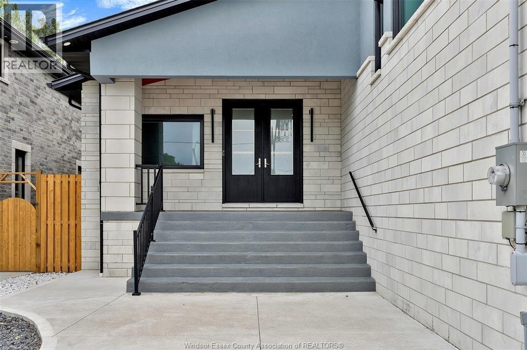 2585 KENORA STREET, Windsor — photo 2