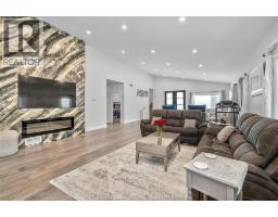 Family room/Fireplace - 2585 Kenora Street, Windsor, ON N9B1Y3 Photo 18