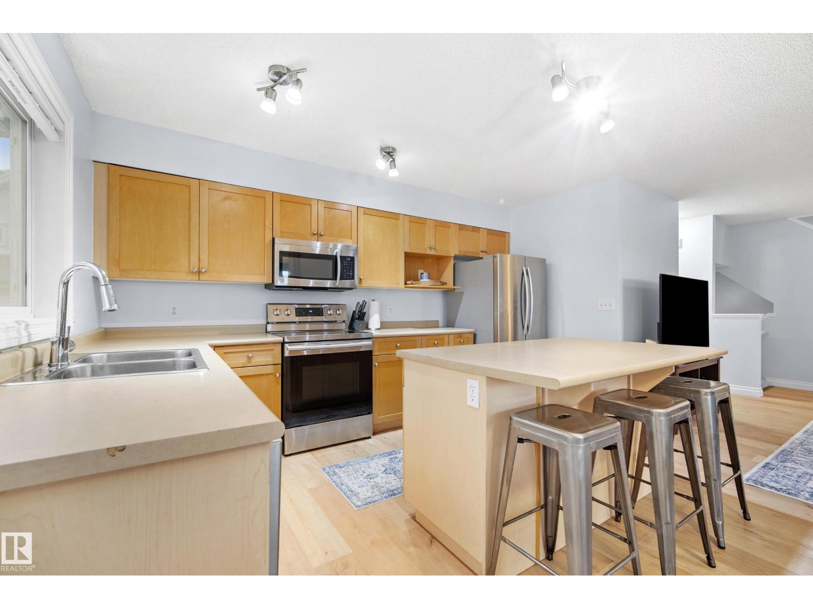 #6 12050 17 AV SW - 5