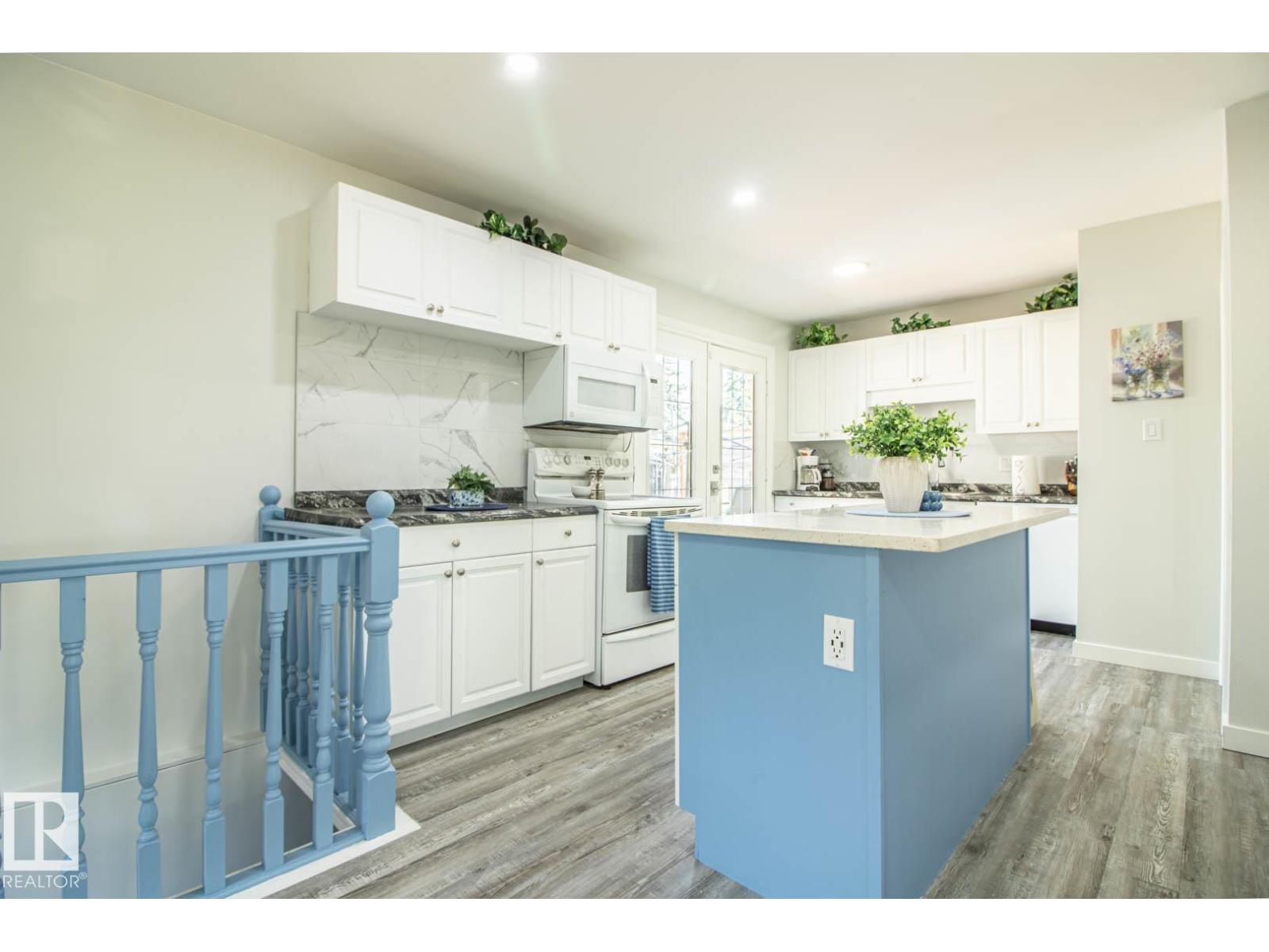 15922 92 AV NW - 12