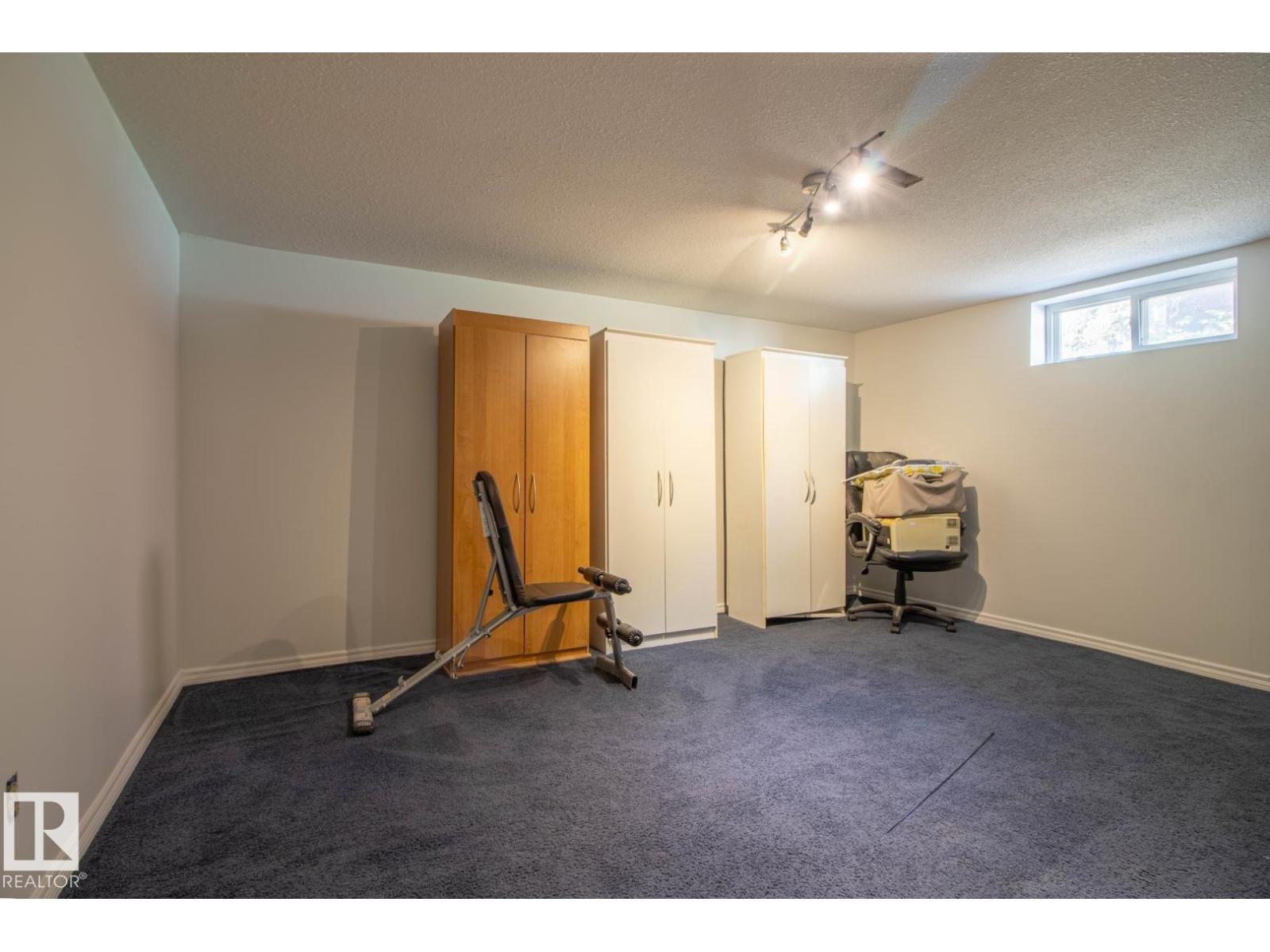 15922 92 AV NW - 29