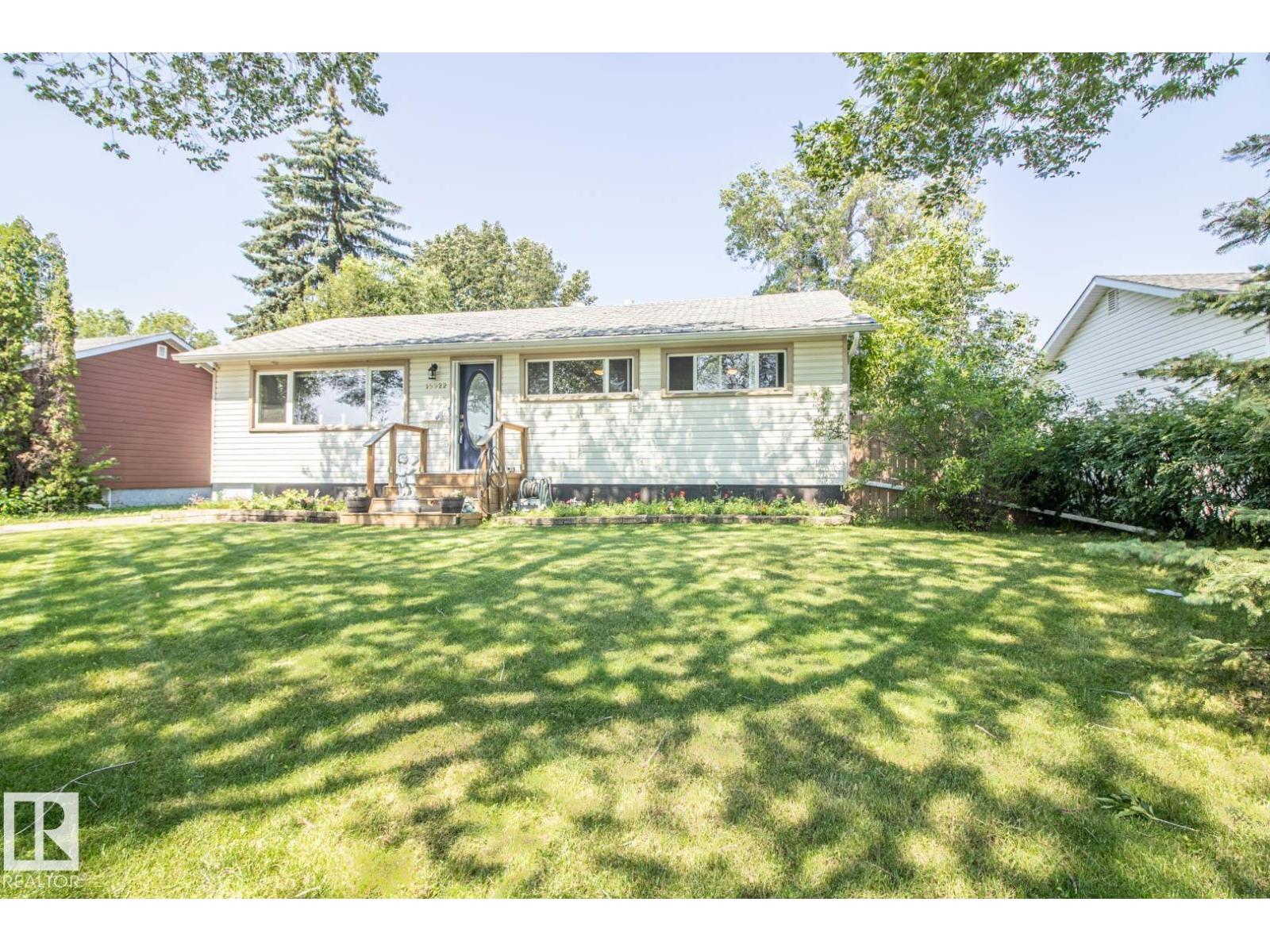 15922 92 AV NW - 52