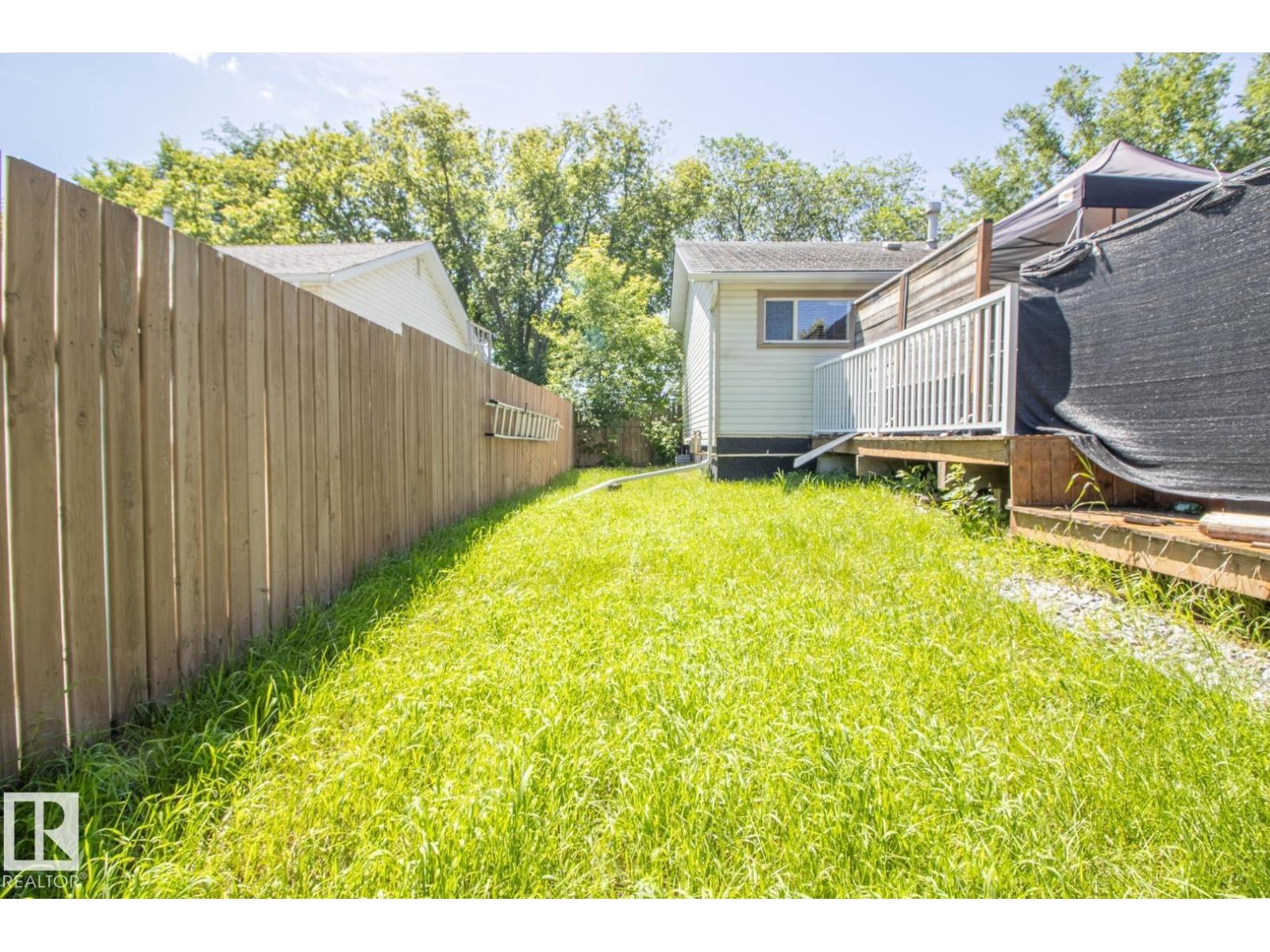15922 92 AV NW - 44
