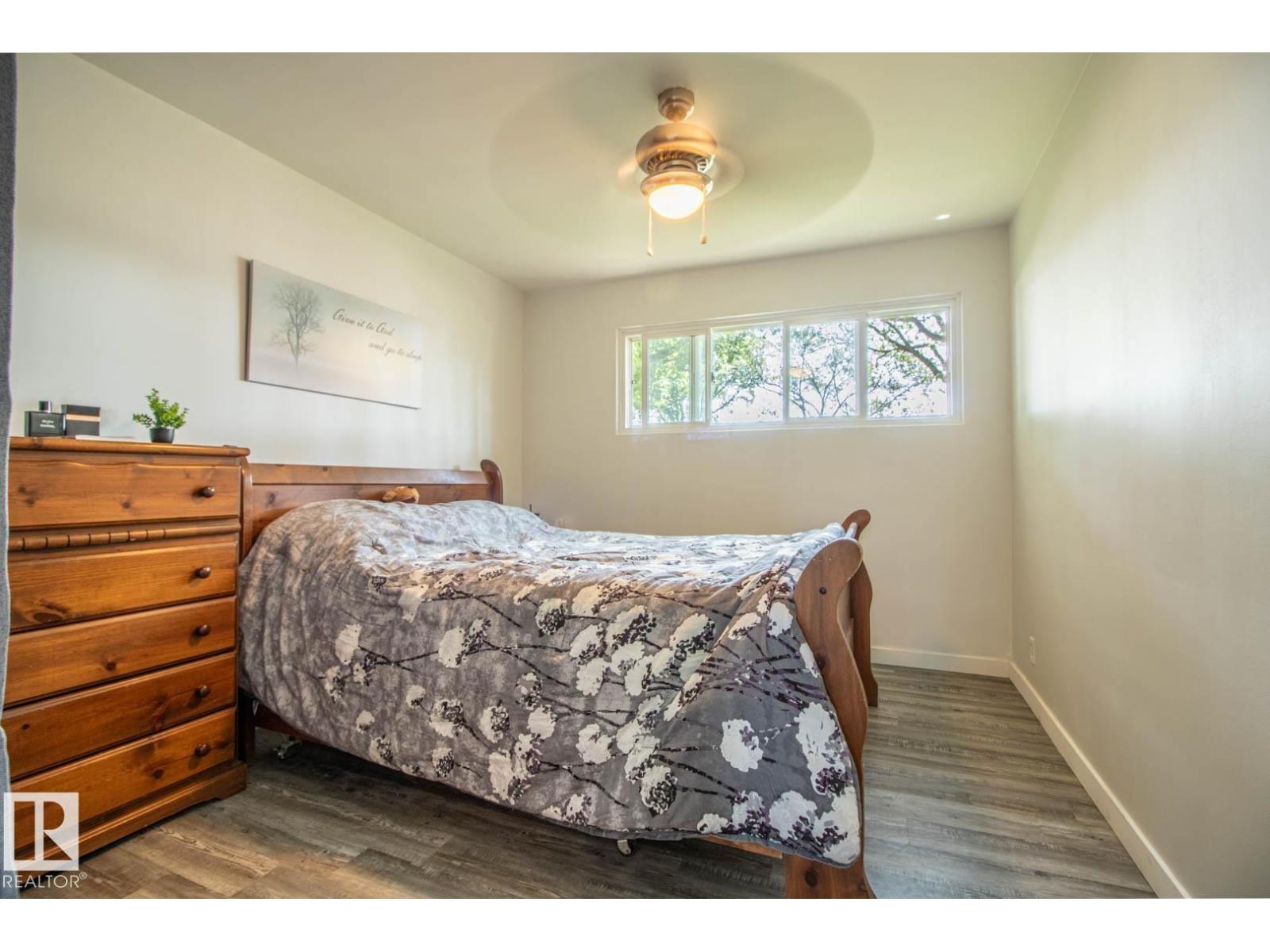 15922 92 AV NW - 18
