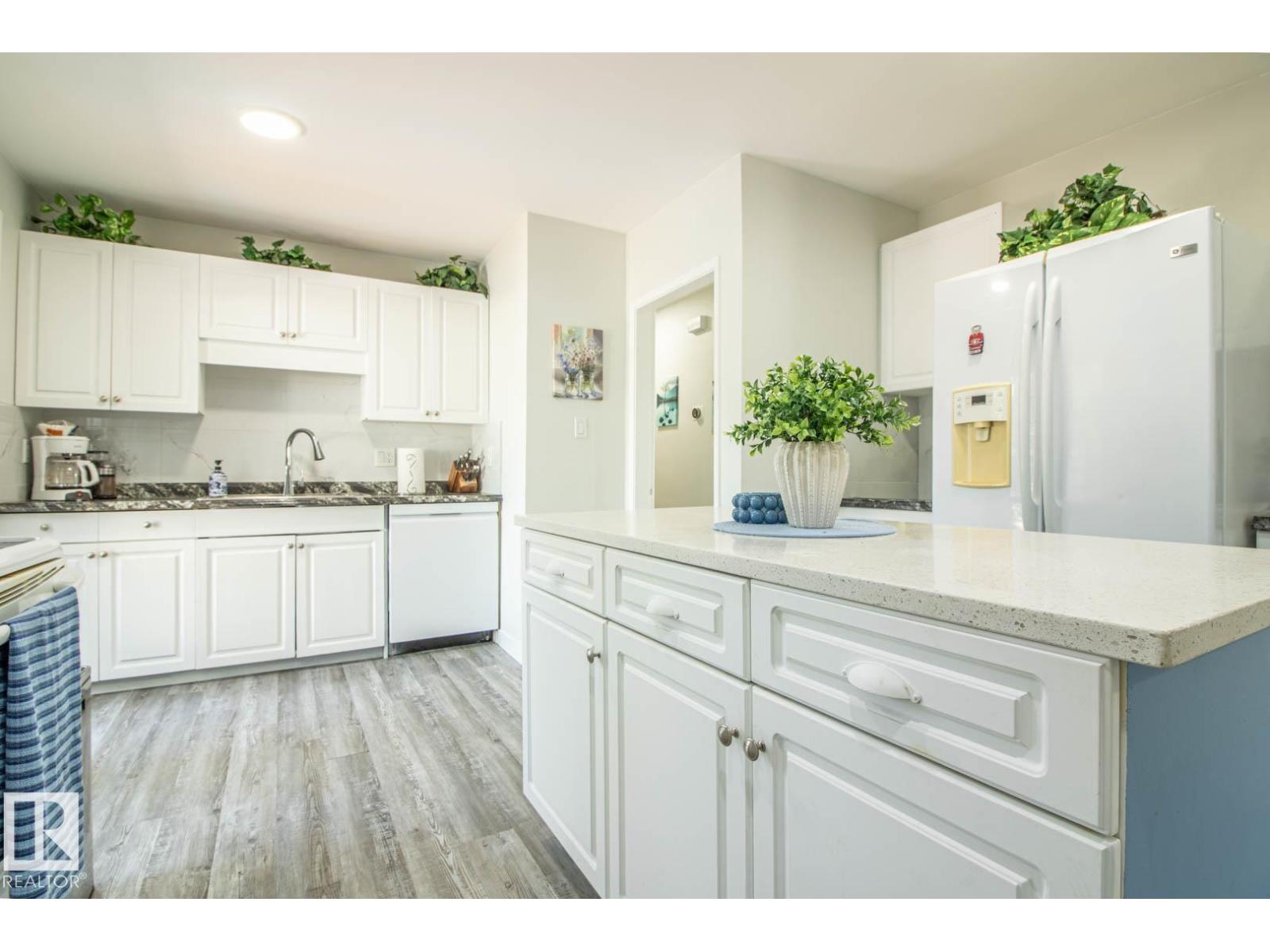 15922 92 AV NW - 13
