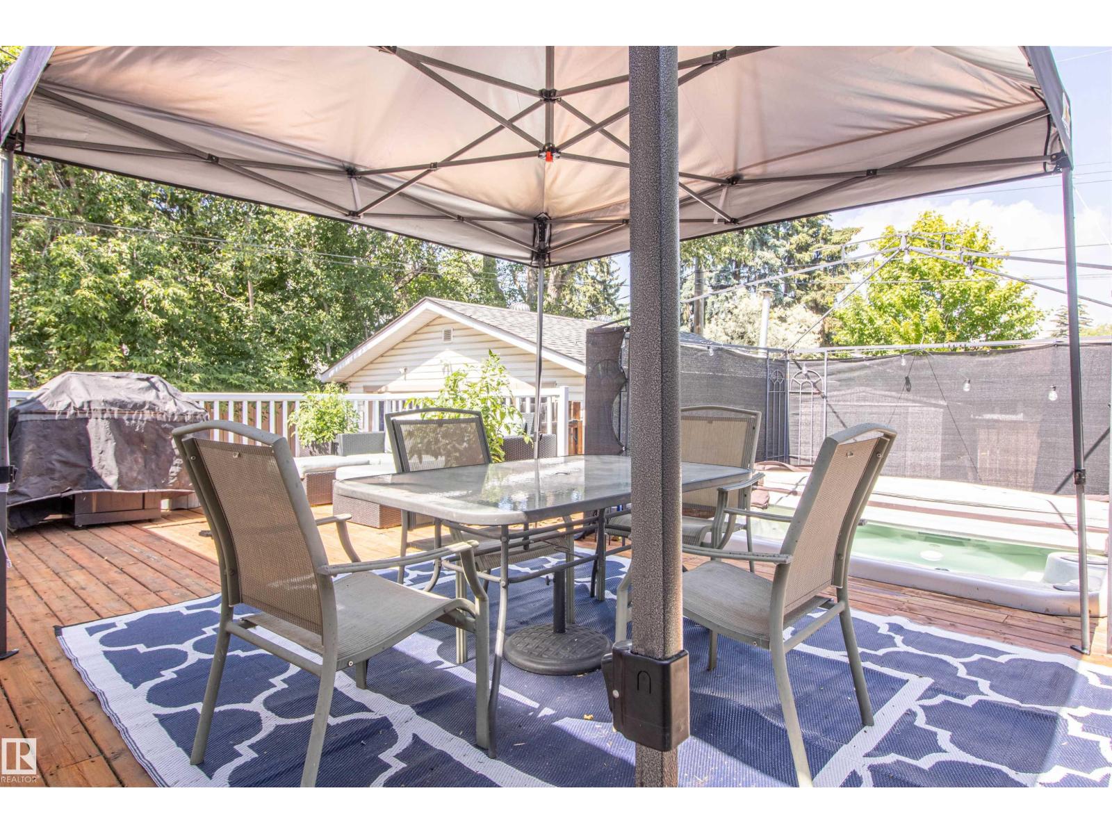 15922 92 AV NW - 30