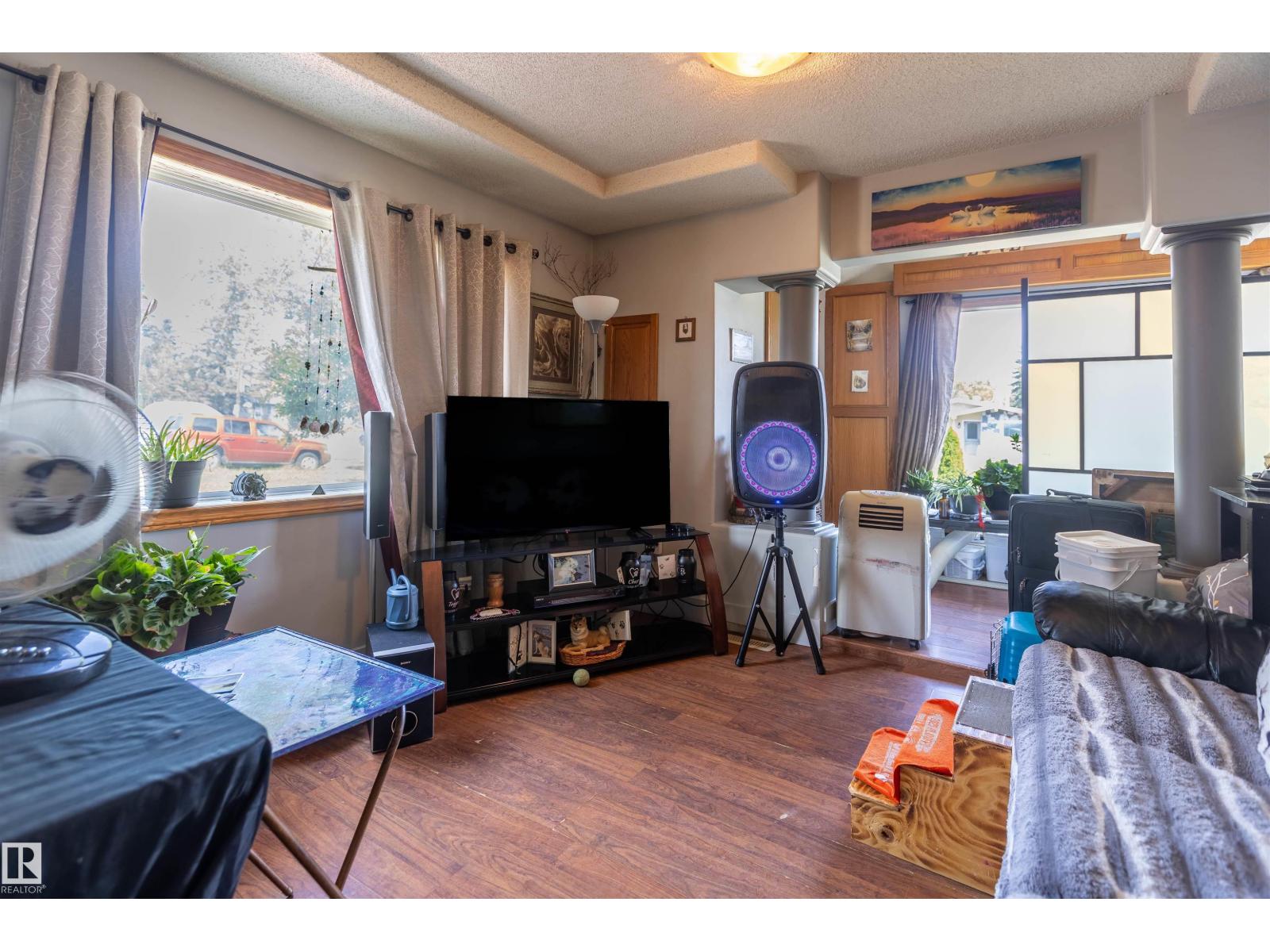4834 51 ST - 16